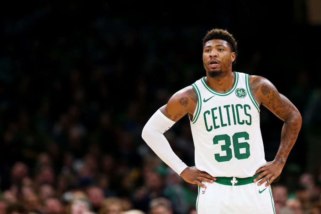 Marcus Smart es expulsado y trata de agredir a Deandre' Bembry