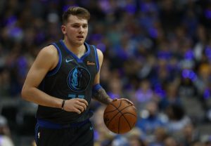 Doncic devuelve a Dallas a la senda del triunfo con 30 puntos