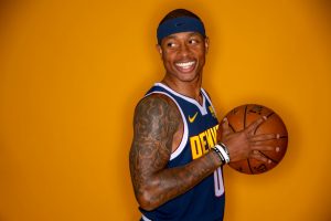 Notable regreso de Isaiah Thomas a las pistas 11 meses después