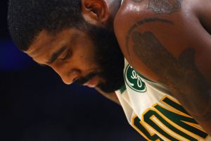 Kyrie Irving siembra la duda en el seno de los Celtics