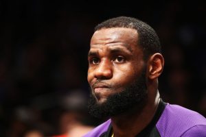 Los Lakers caen en New Orleans y LeBron avisa: no hay urgencia ni experiencia