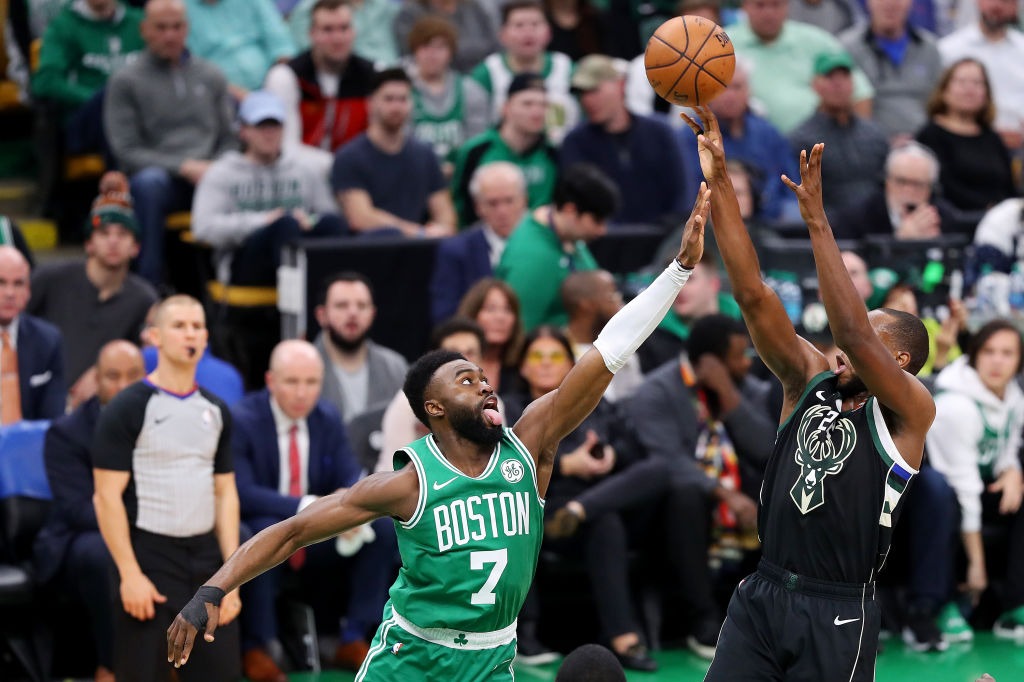 Los Bucks ganan a Boston con un triple de Khris Middleton