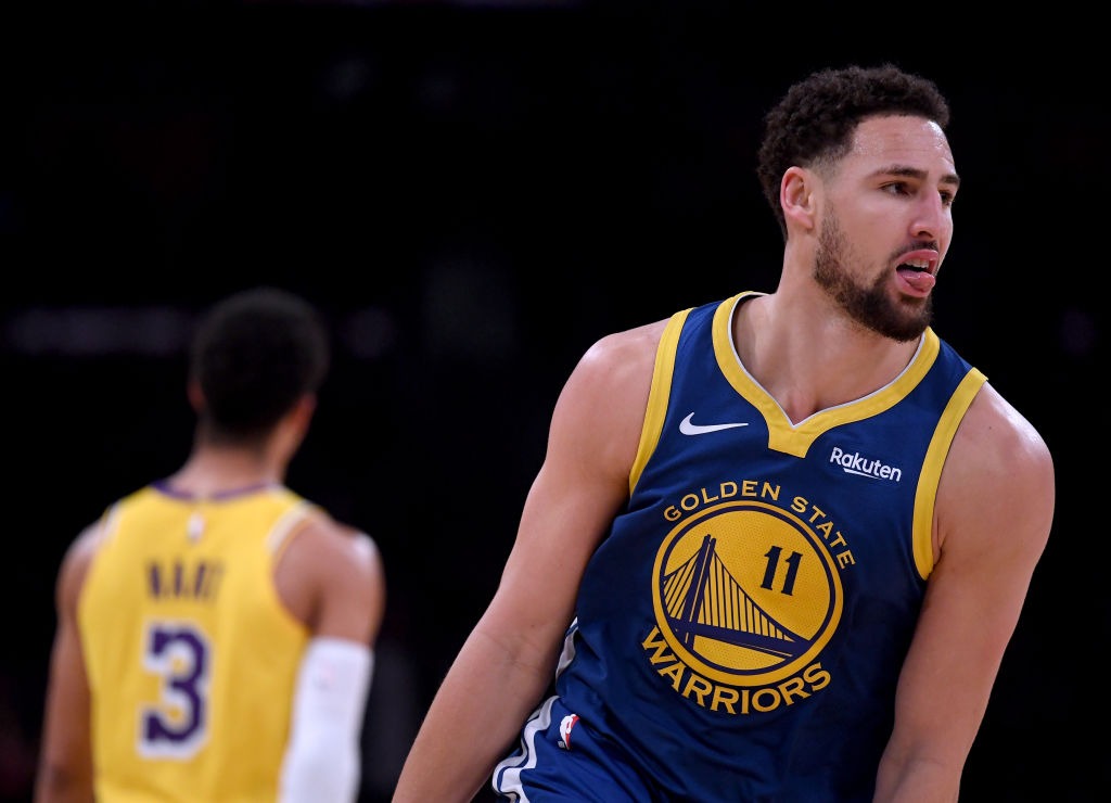 Algunos fans de los Lakers gritan en Oakland: “Queremos a Thompson”
