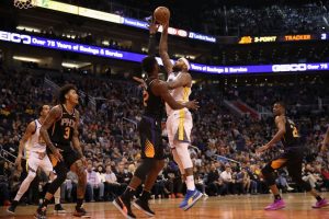 Golden State levanta la restricción de minutos para Cousins