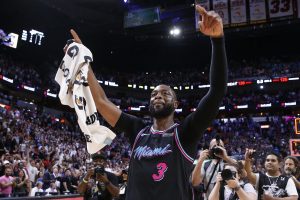 Wade agranda su leyenda con un 'game winner' ante los Warriors