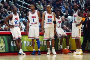 Memorias del All-Star: cuando Vince Carter dejó su sitio como titular a Jordan en 2003