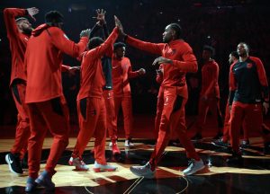 Toronto desgastó a los Lakers para sumar una nueva victoria