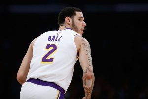 Lonzo Ball se cubre un tatuaje de Big Baller Brand