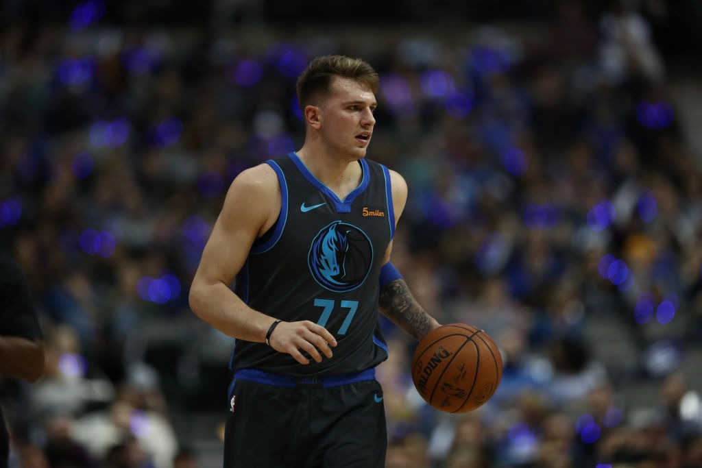 Doncic quiere jugar pese a las molestias en la rodilla
