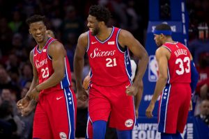 Un monstruoso Embiid comanda la victoria contra los Celtics