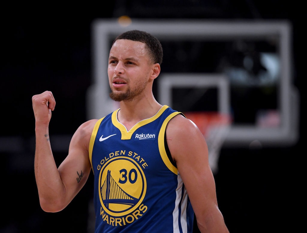 Los 36 puntos de Curry impulsan a los Warriors frente a Minnesota