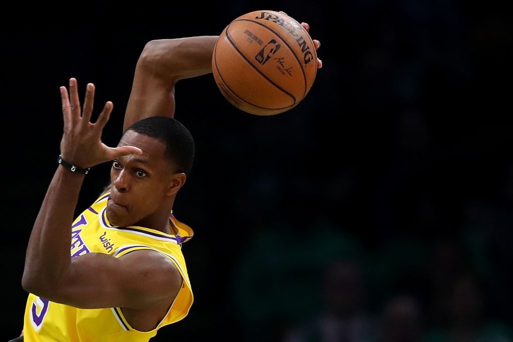 Los Lakers no multarán a Rondo por sentarse con los fans en lugar de con sus compañeros