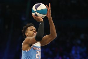 Empacho de triples: Buddy Hield destrona a Peja Stojakovic