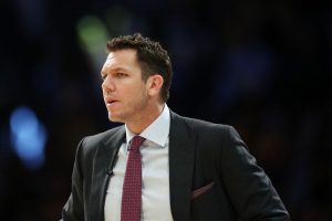 Luke Walton: no existe acuerdo para reservar a LeBron lo que resta de curso