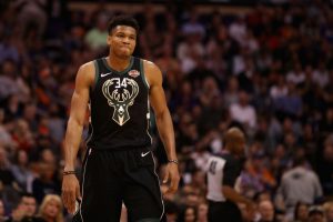 52 puntos de Giannis no fueron suficientes ante Philadelphia