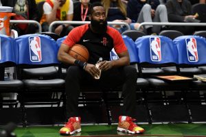 Paliza de Houston a Denver con 38 puntos de James Harden