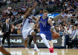 Gran noche para Luka Doncic y Trae Young