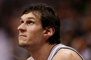 Boban Marjanovic se renueva: tira triples... y los mete