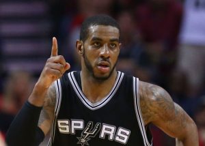 Aldridge abusa de unos Celtics mermados por las bajas