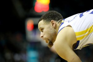 Los Warriors ganan en Oklahoma en una noche desastrosa de Westbrook