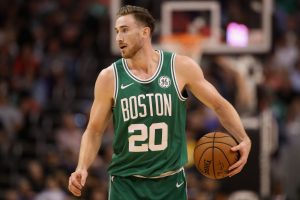 Gordon Hayward aleja aún más a los Kings de playoffs