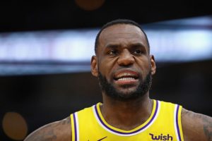 LeBron tras su triple-doble ante los Kings: "Jamás mancharé este deporte"