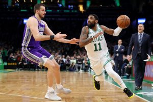 Triple-doble de Irving para tumbar a los Kings