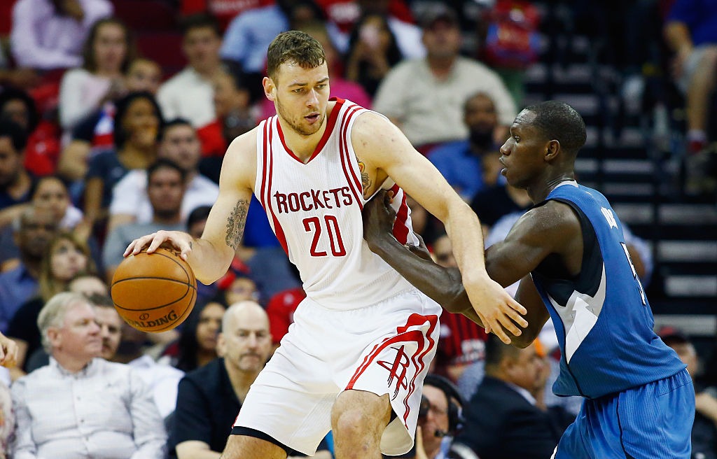 Los Spurs incorporan a Donatas Motiejunas