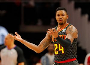 Kent Bazemore se acoge a su opción de jugador