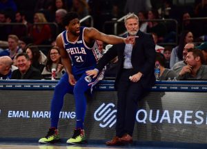 Joel Embiid, duda para el inicio de los playoffs