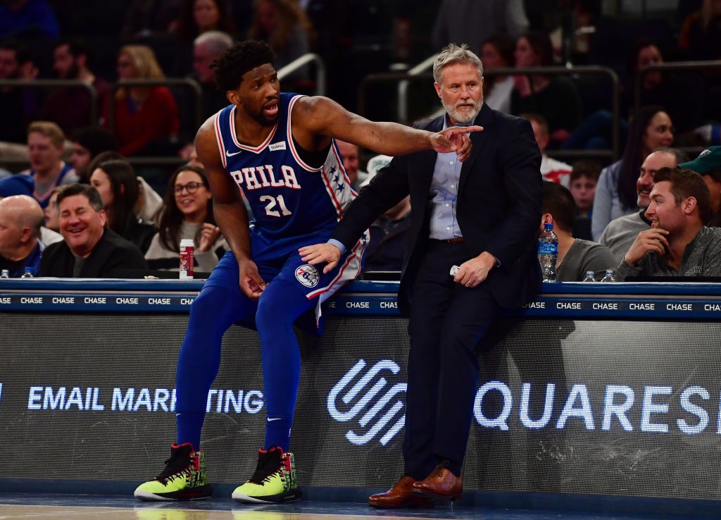 Joel Embiid, duda para el inicio de los playoffs