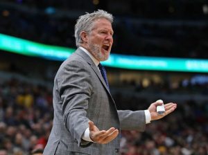 Una bronca de Brett Brown y un 3Q de los 76ers que iguala un récord histórico