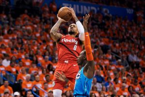 Schröder vacila en pista y Lillard responde en rueda de prensa