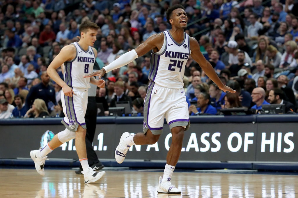 Buddy Hield pone fin a 11 derrotas seguidas en San Antonio