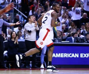 Toronto domina a los Sixers con un gran Kawhi Leonard