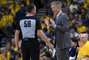 Steve Kerr: "Antes los jugadores no caían al suelo después de cada triple"