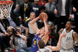 Denver iguala la serie con un excepcional Jokic