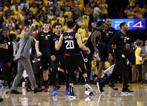 Los Clippers remontan 31 puntos a los Warriors en cuarto y medio y conquistan Oakland