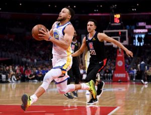 Los Warriors sufren pero se vuelven de Los Angeles con 3-1