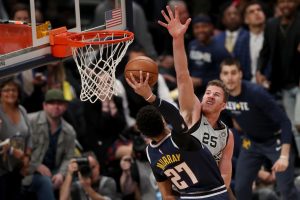 Jokic y los Nuggets superan a los Spurs en el Game 7