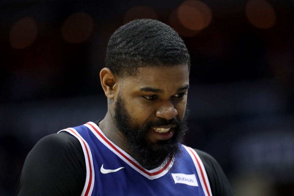 Amir Johnson, multado por utilizar el móvil durante el partido ante los Nets