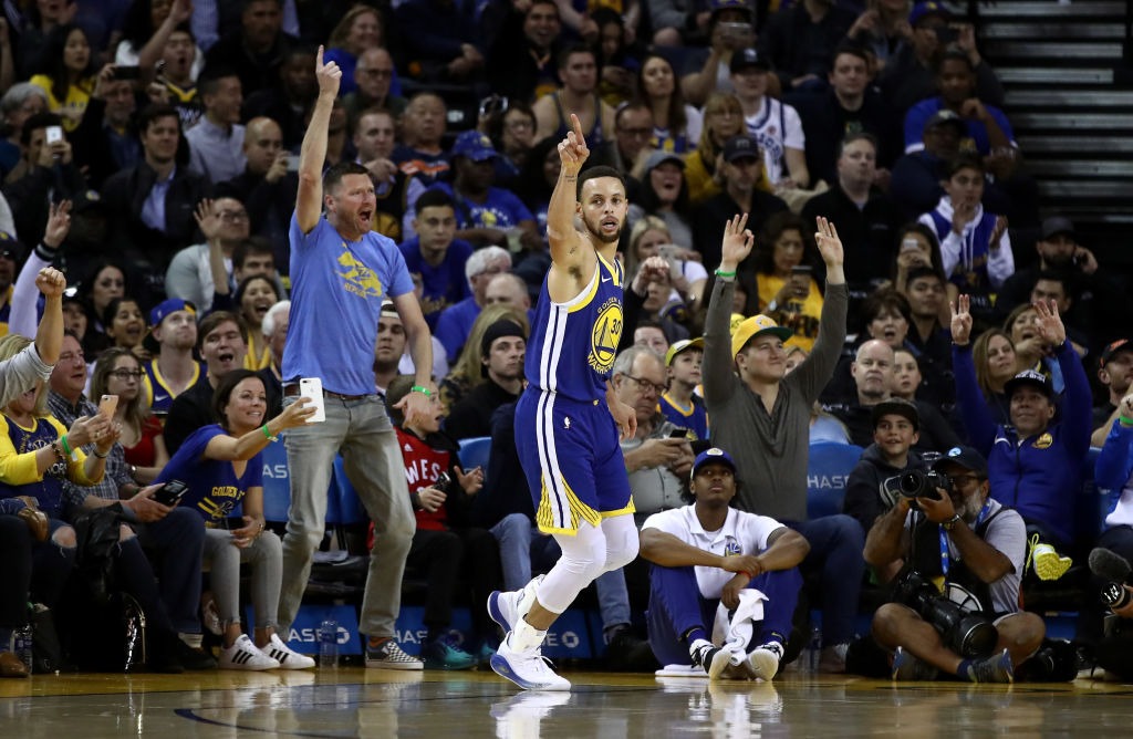Curry sigue de dulce: 40 puntos y 9 triples ante los Cavaliers