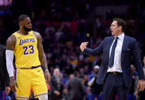Walton reconoce que hubo que convencer a LeBron para que no jugara más