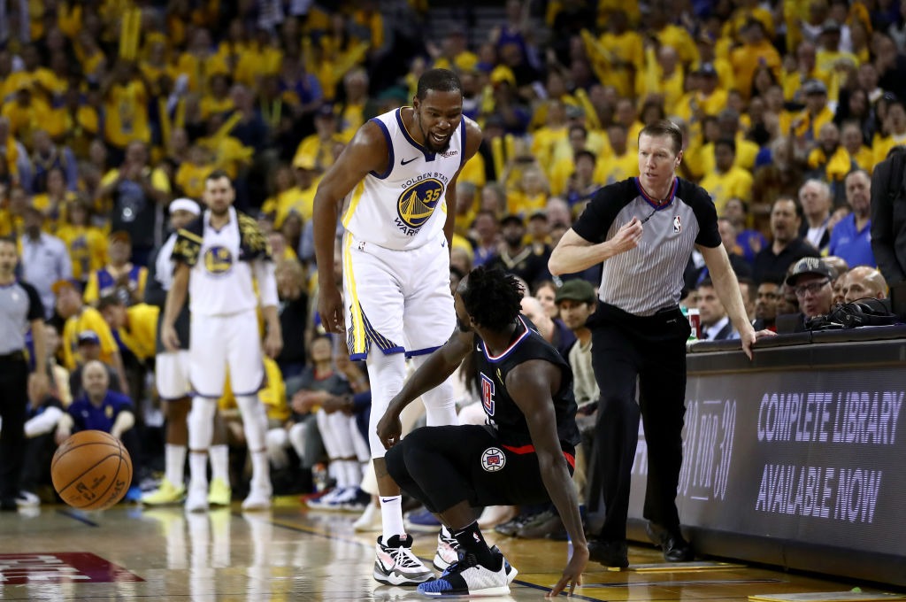 El pique entre Durant y Beverley acaba con doble expulsión