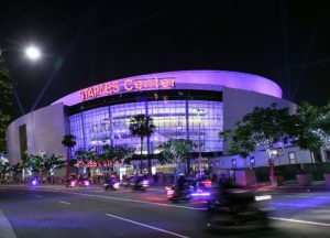 Fans de los Lakers se manifiestan en el Staples por el rumbo del equipo