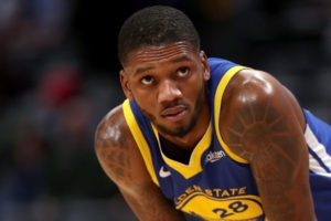 Alfonzo McKinnie, el buen suplente de Andre Iguodala