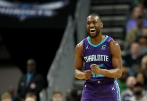 Kemba Walker y Khris Middleton interesan a Dallas