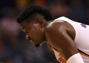 Más cobros ilegítimos en la NCAA: acusan el entrenador de Arizona de pagar a DeAndre Ayton