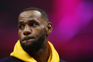 LeBron, sobre la dimisión de Magic Johnson: "¿Por qué hacerlo en ese momento?"