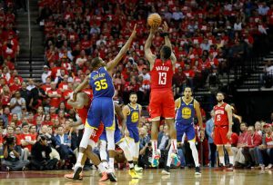 Un monumental Harden lidera a Houston a empatar la serie